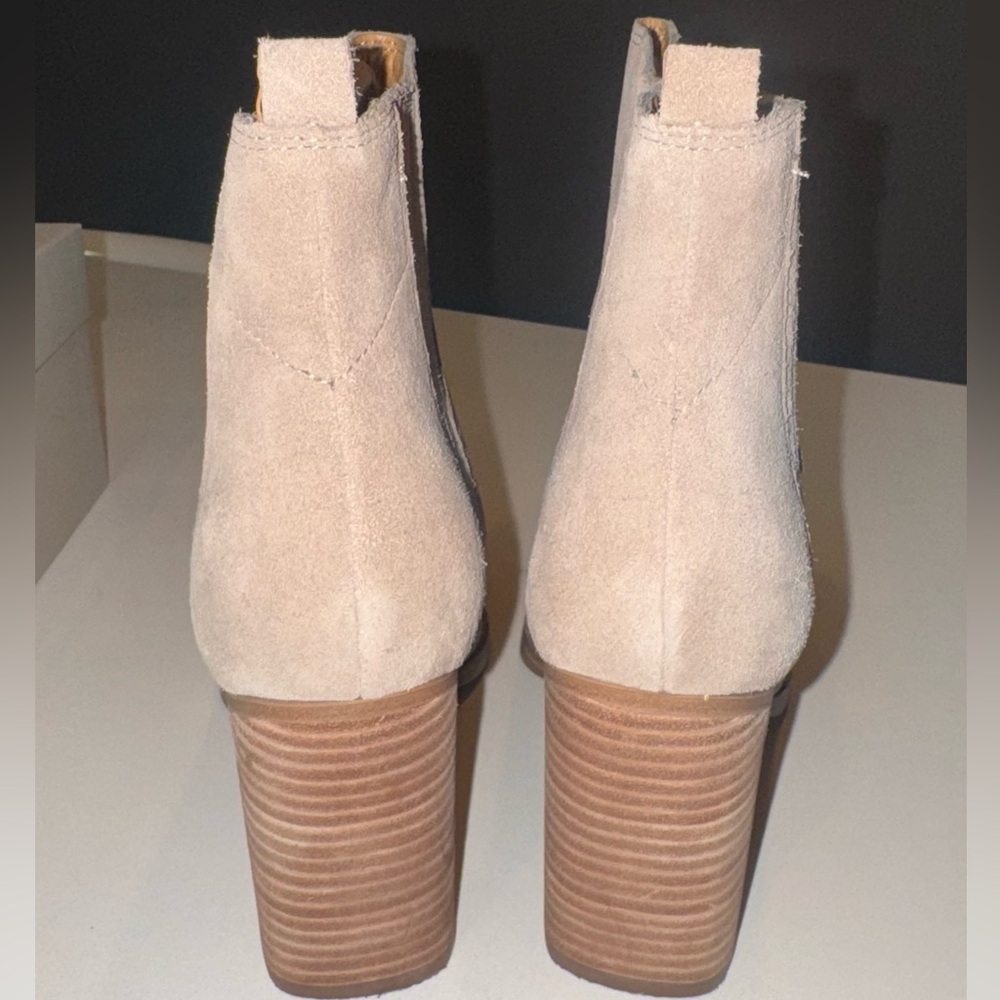 Marc Fisher Matter Chelsea Boot Women's Size US6 Beige Suede - Picture 9 of 11